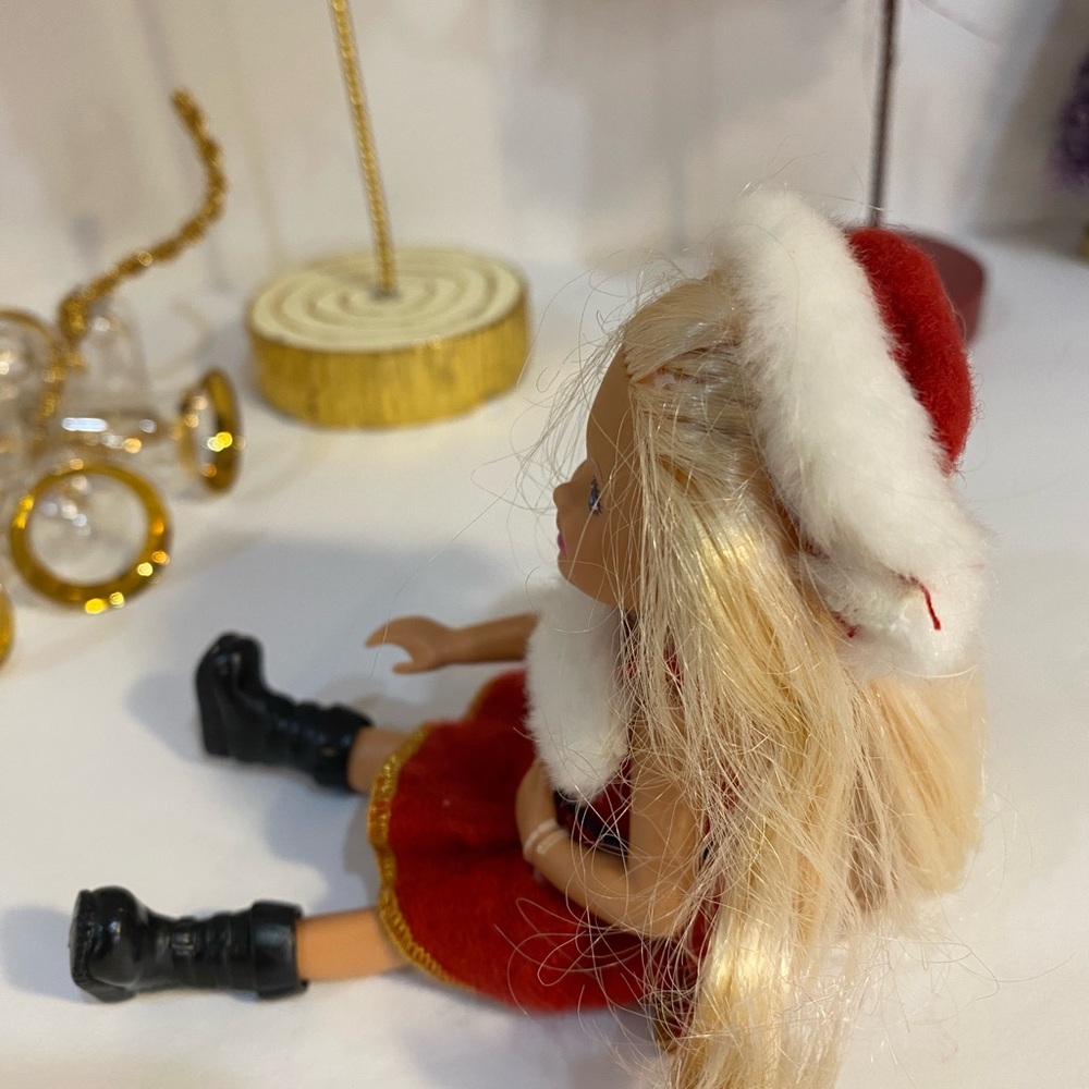 Barbie’s Vintage Kelly Christmas Doll - Picture 6 of 16